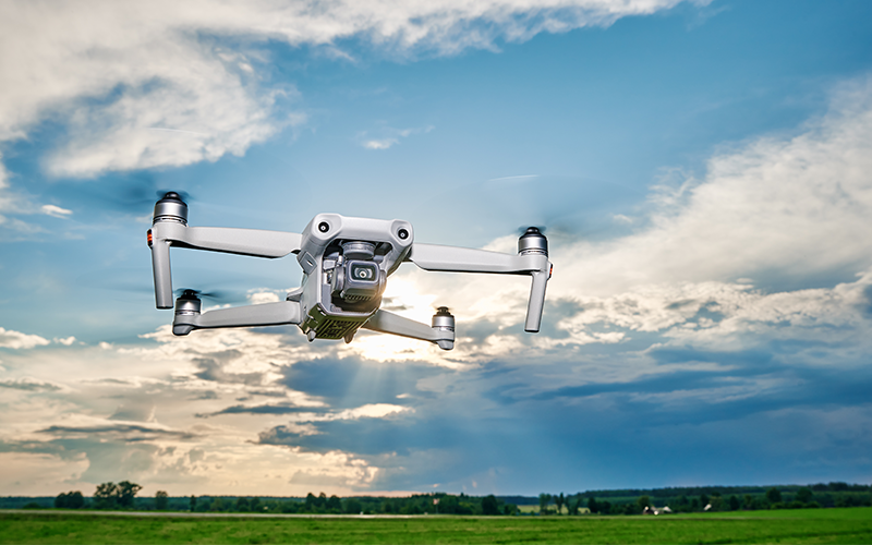 quapcopter-flying-in-the-sky